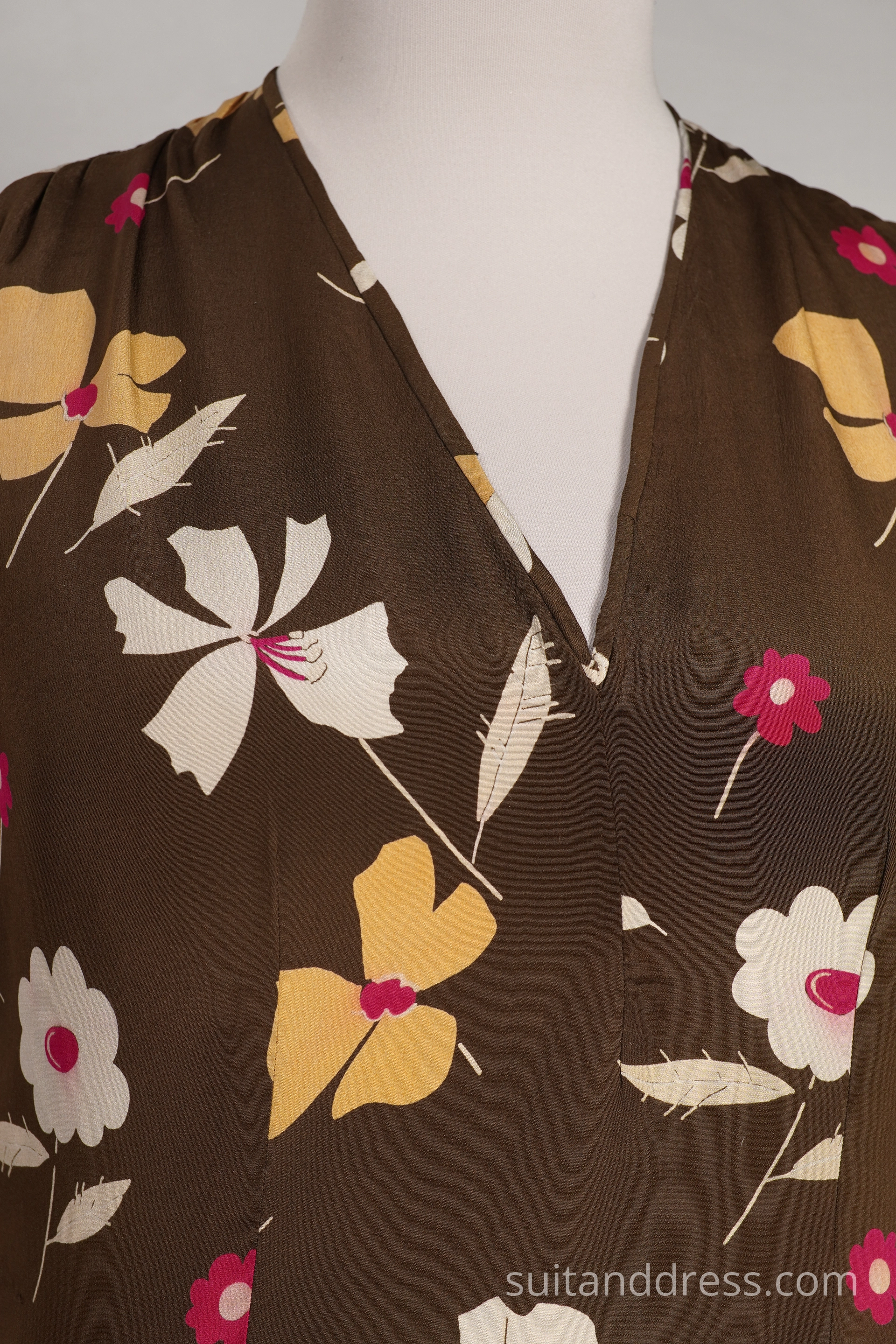 1930s vintage dress in floral print brown silk