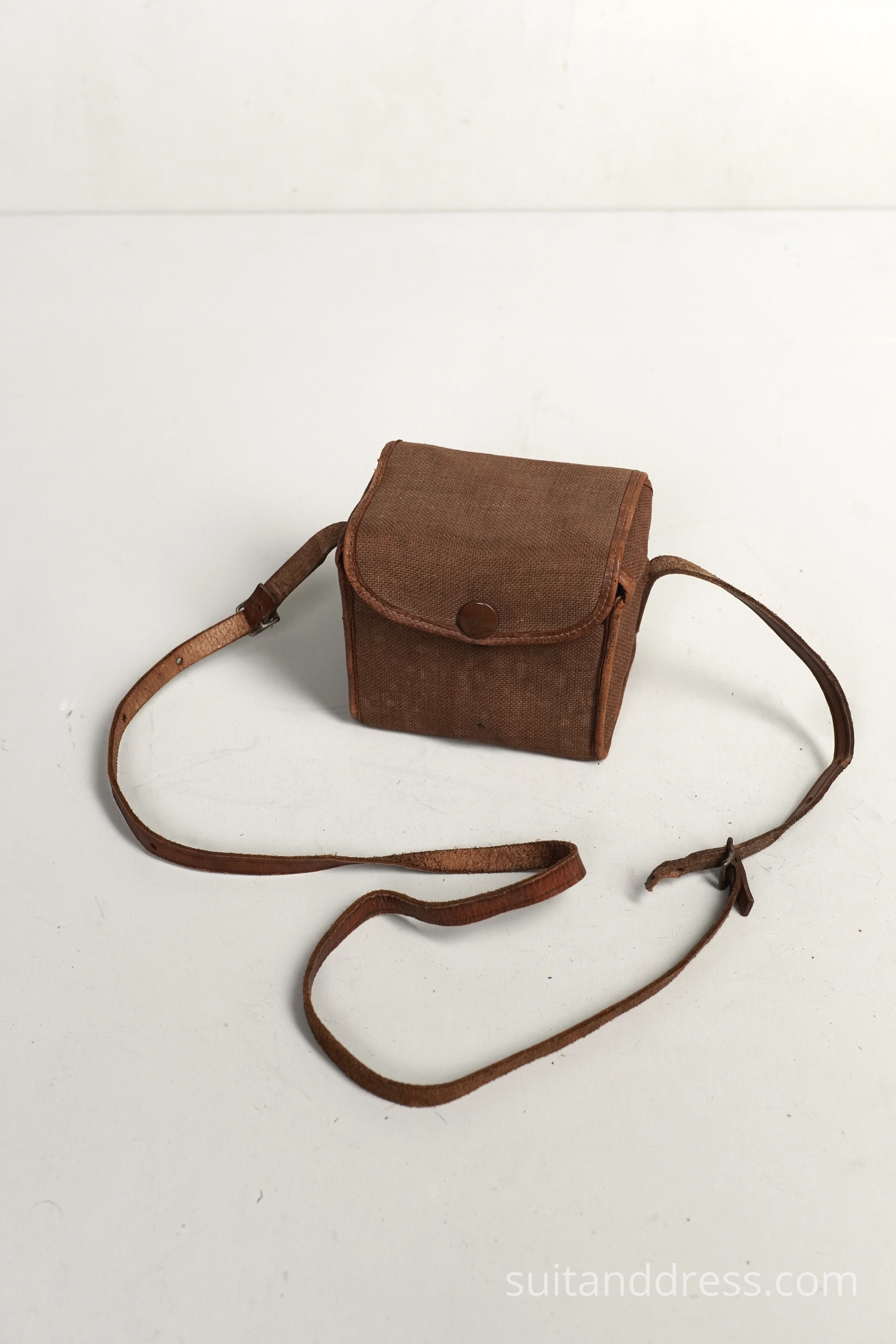 Vintage photo camera with bag for rent