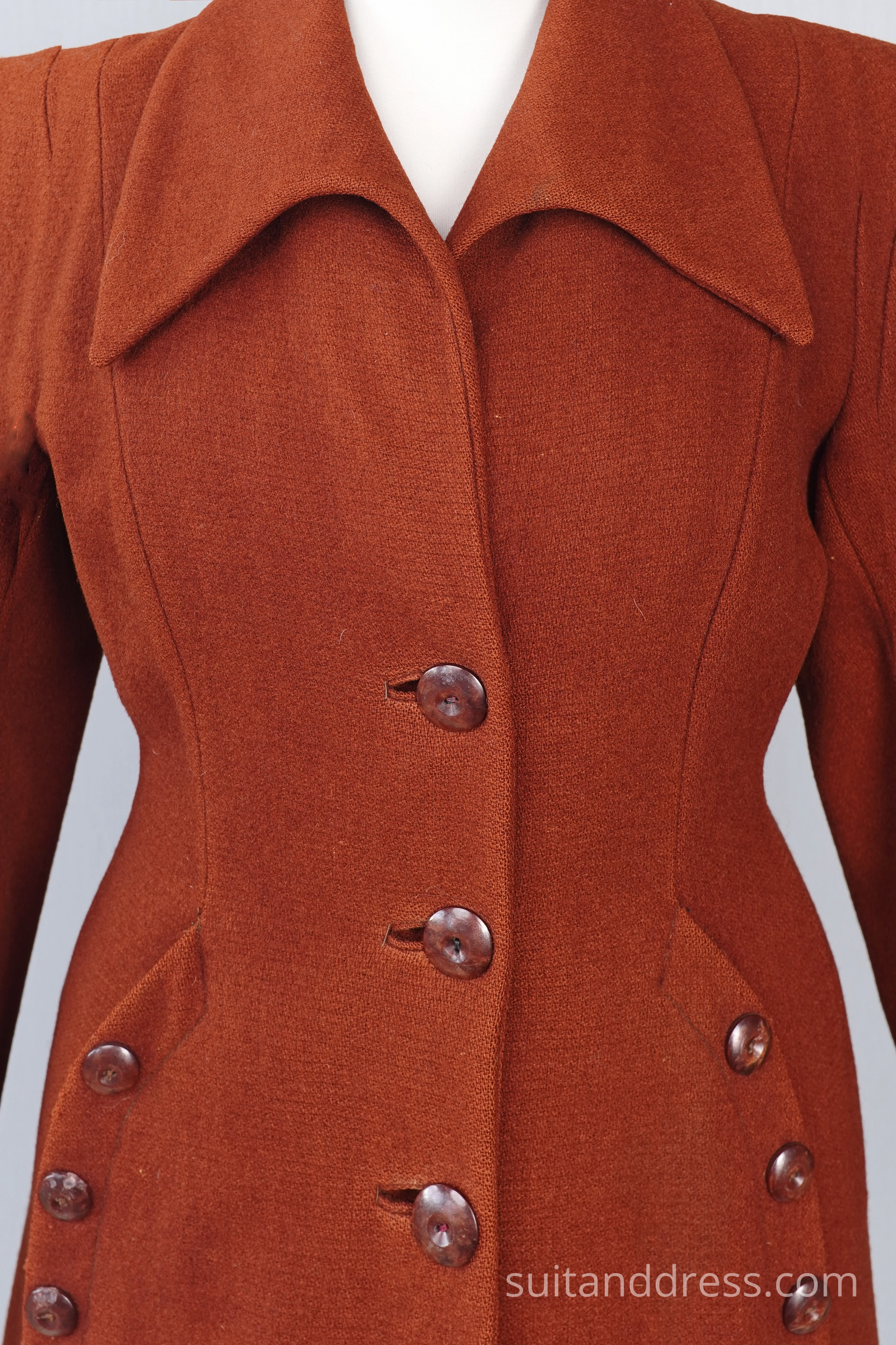 1940s fitted ladies coat in bright rust warderobe rental for films vintage costume rent in Riga Latvia
