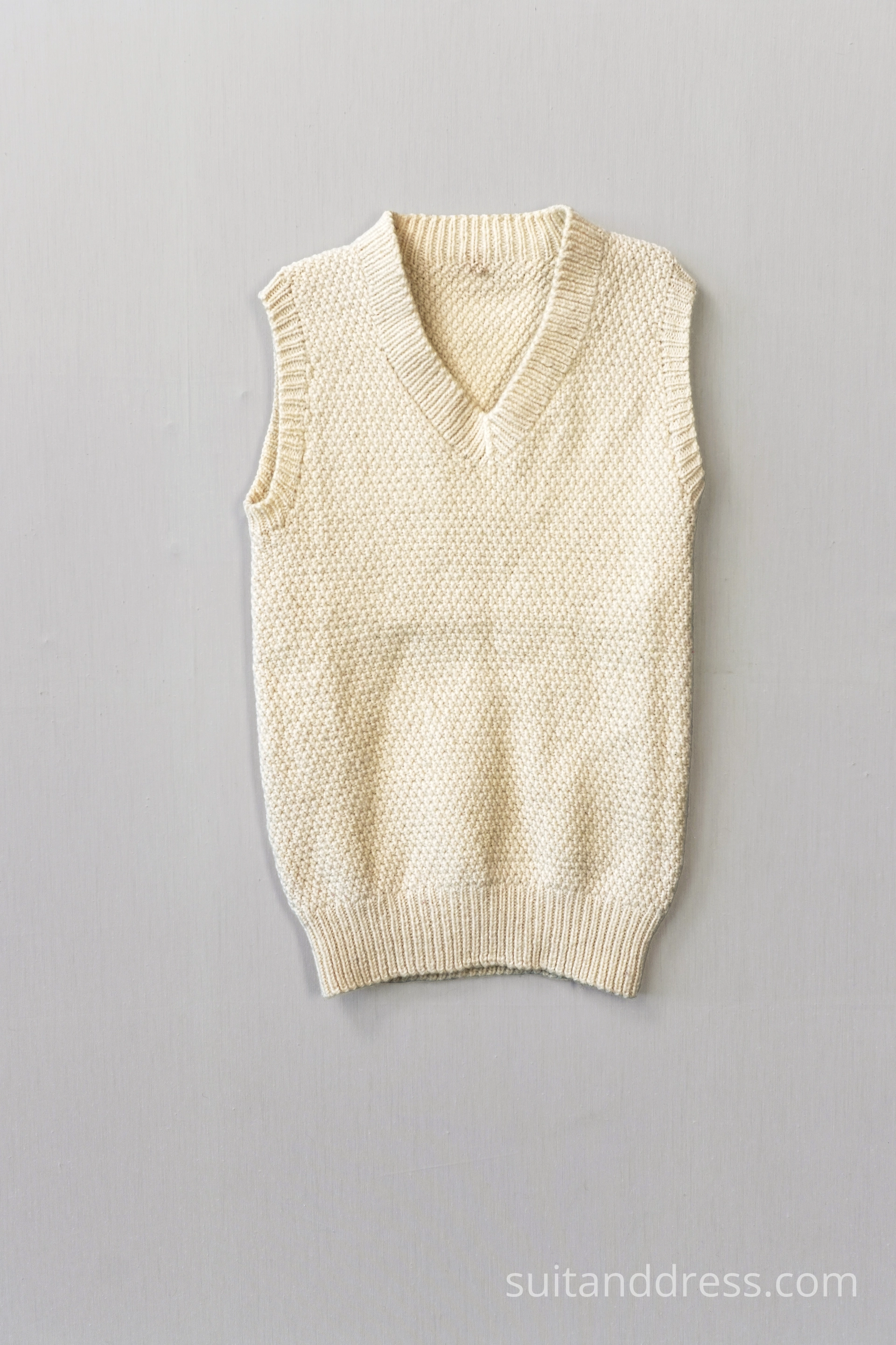 balta adīta bērnu veste vintage stils zēnam retro kostīmi bērniem noma Rīgā