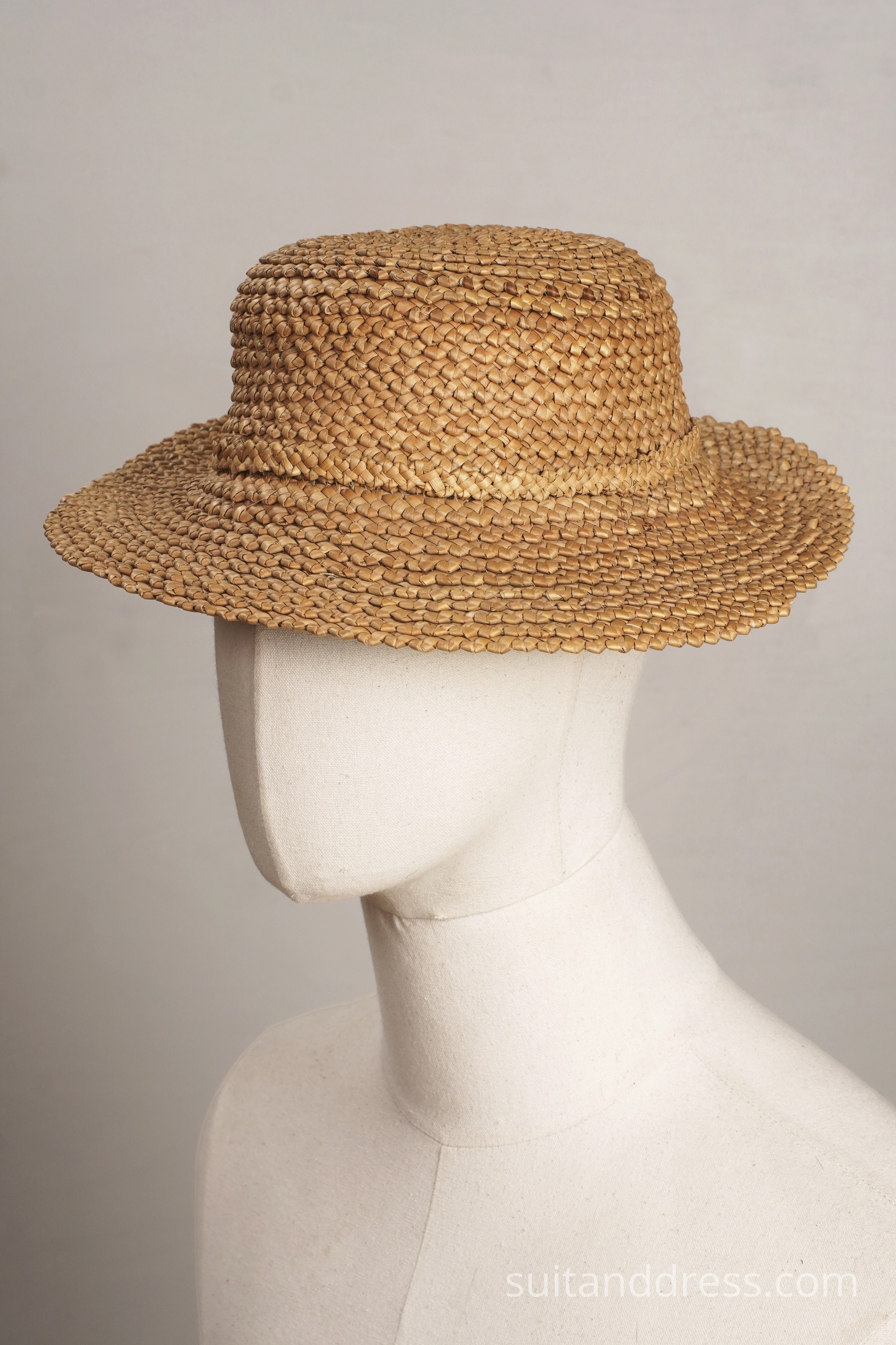 peasants style straw hat