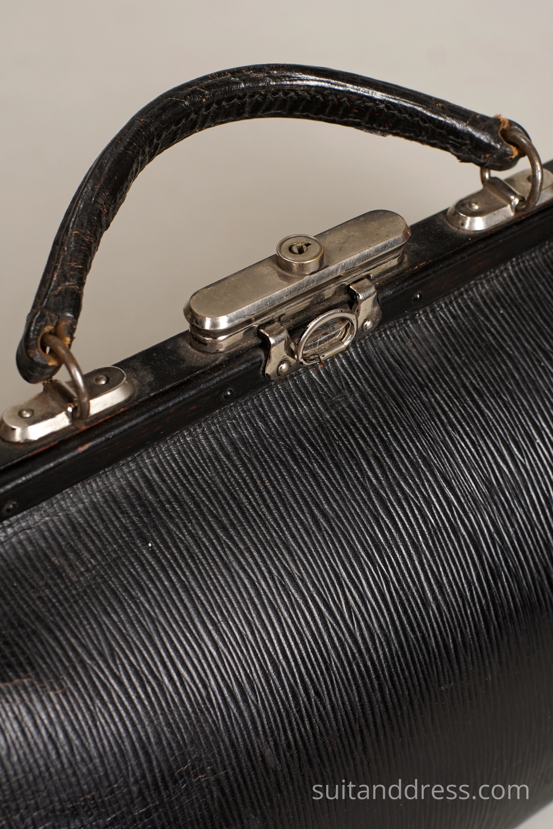 Mid century made Edwardian doctors bag travel bag womens overnight bag 1920s 1930s historical costume rent in Riga