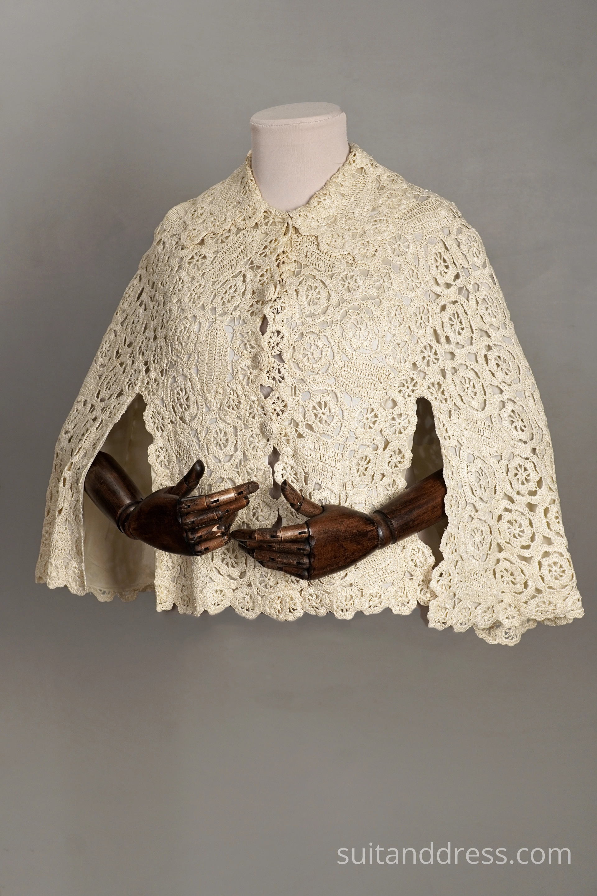 Edwardian style 1960s made crochet capelet 1900. fashion style costume rent