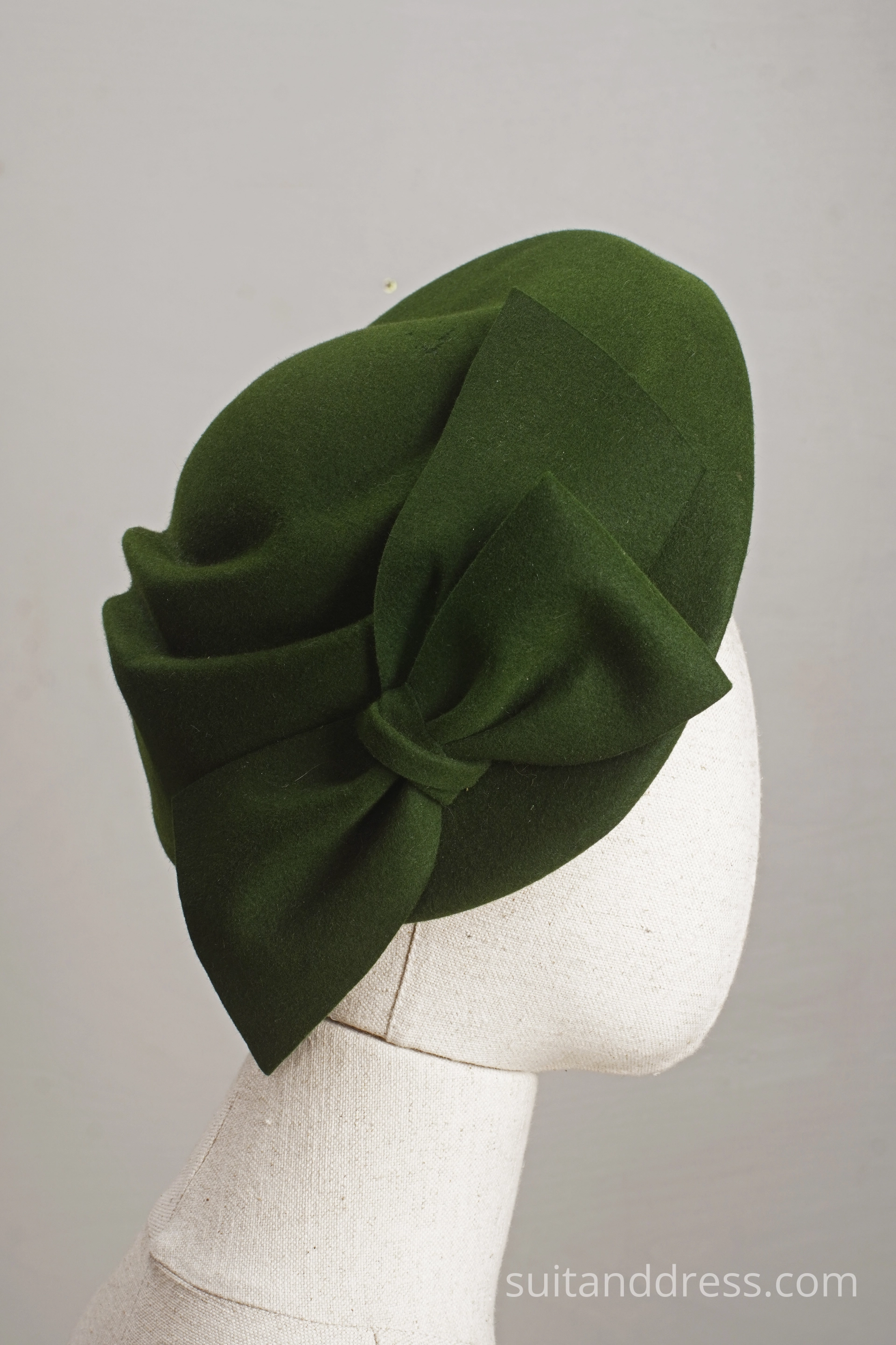 1940s sculptural felt art hat in moss green