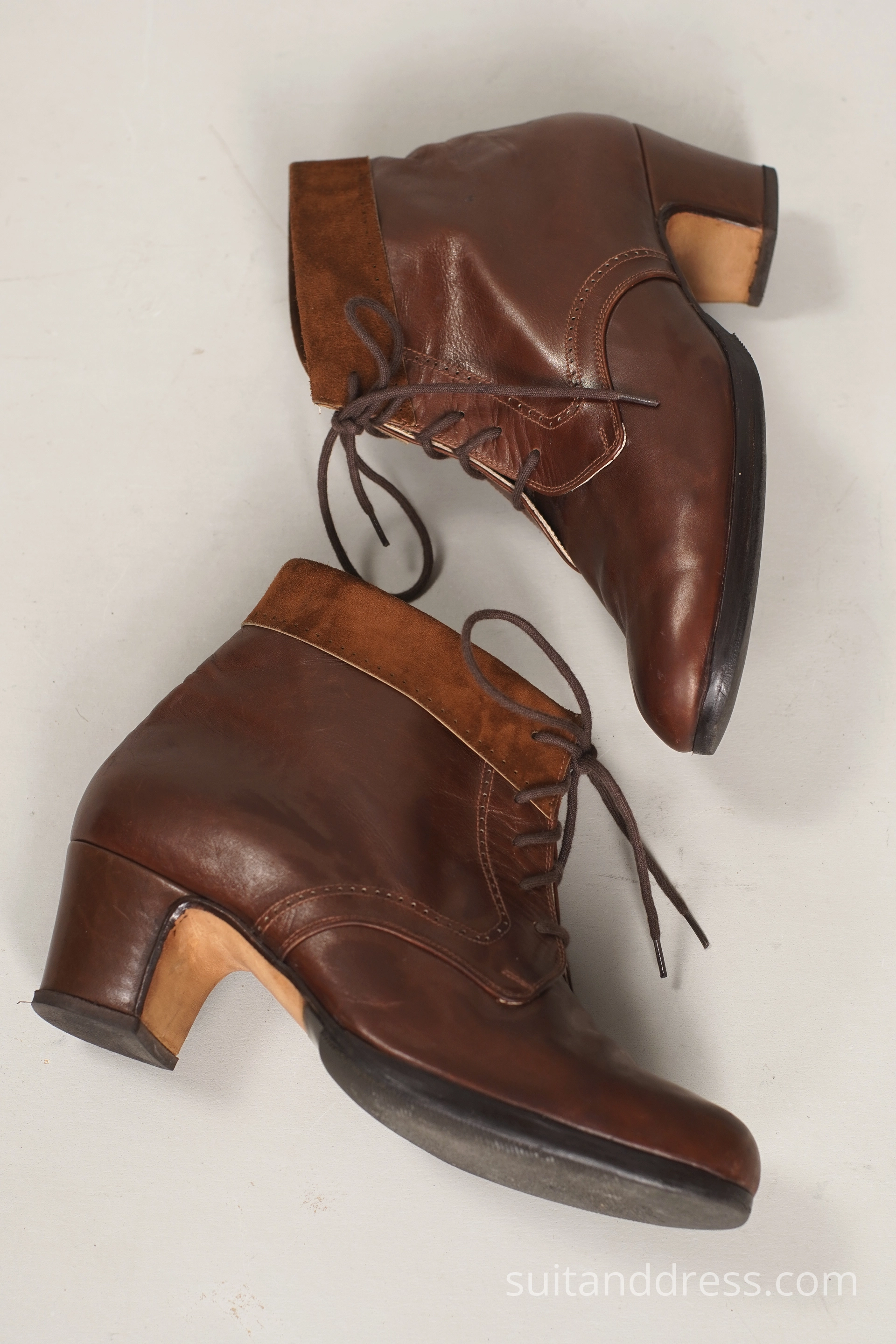 vintage mode sievietēm ādas zābaciņi 1940. 1950. gadi retro stils vēsturisko tērpu noma Rīgā