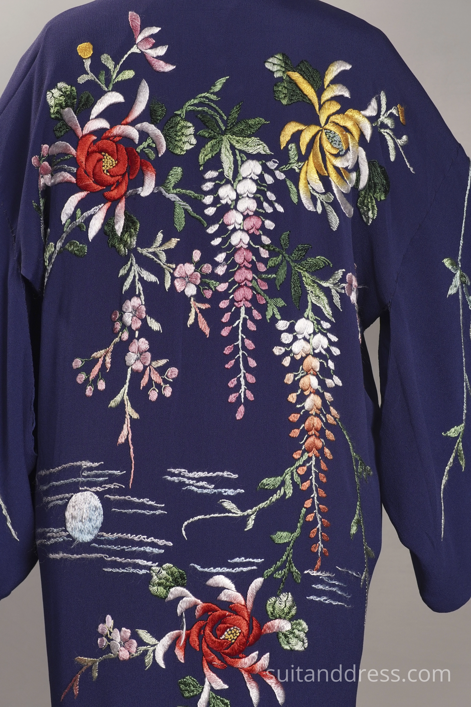 vintage japānu zīda kimono ar izšuvumiem