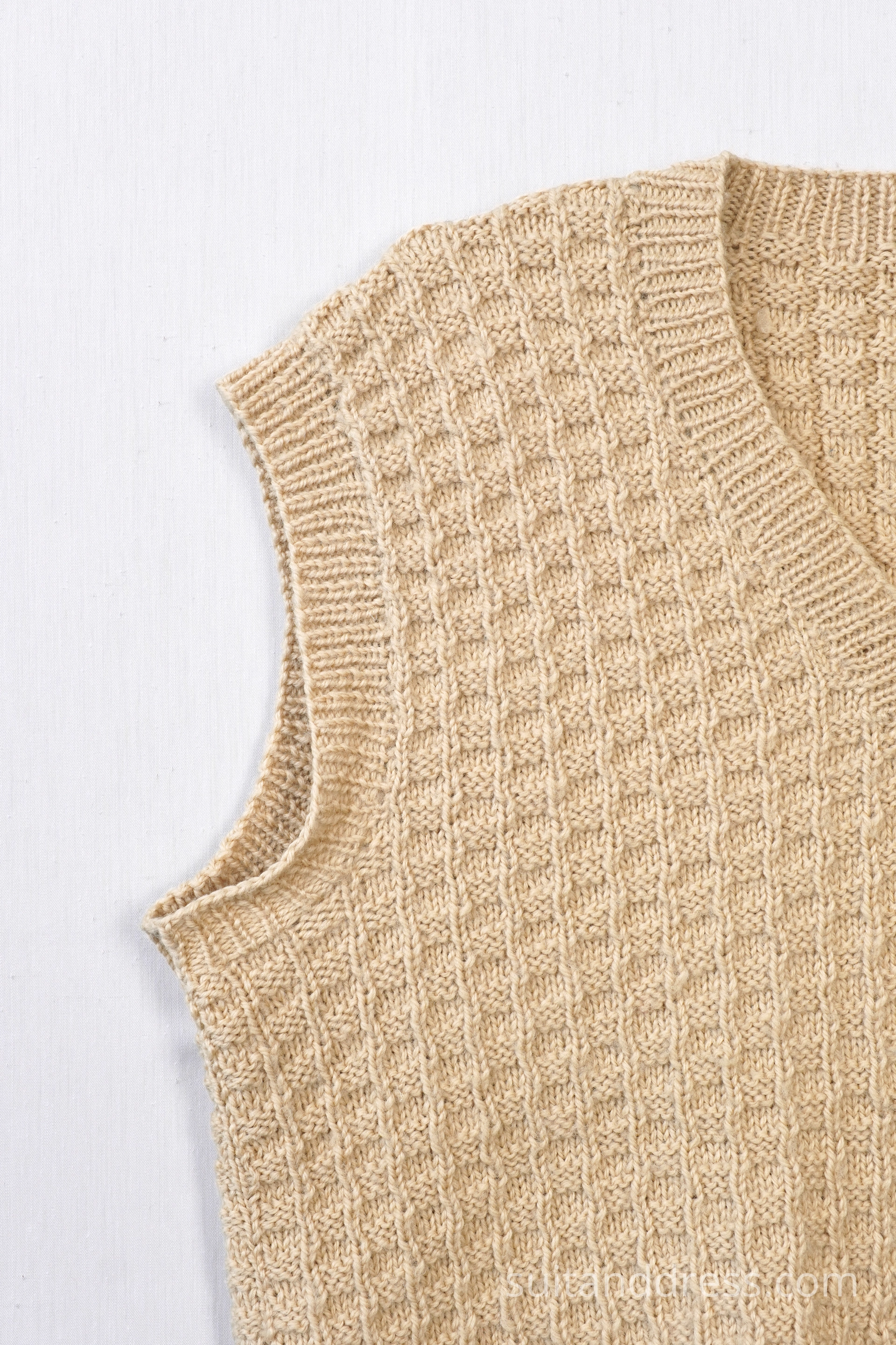 gaiša adīta vintage veste tērpu noma vintage stils retro modes abģērbs Rīgā