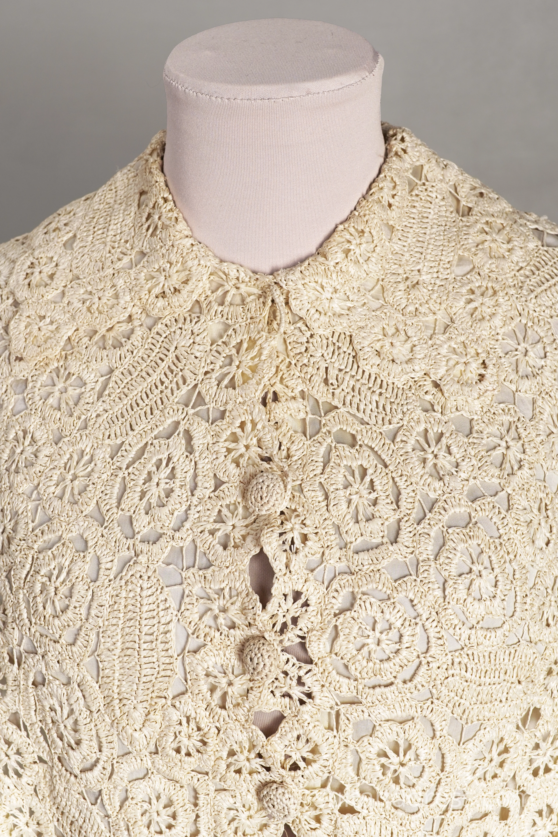 Edwardian style 1960s made crochet capelet 1900. fashion style costume rent