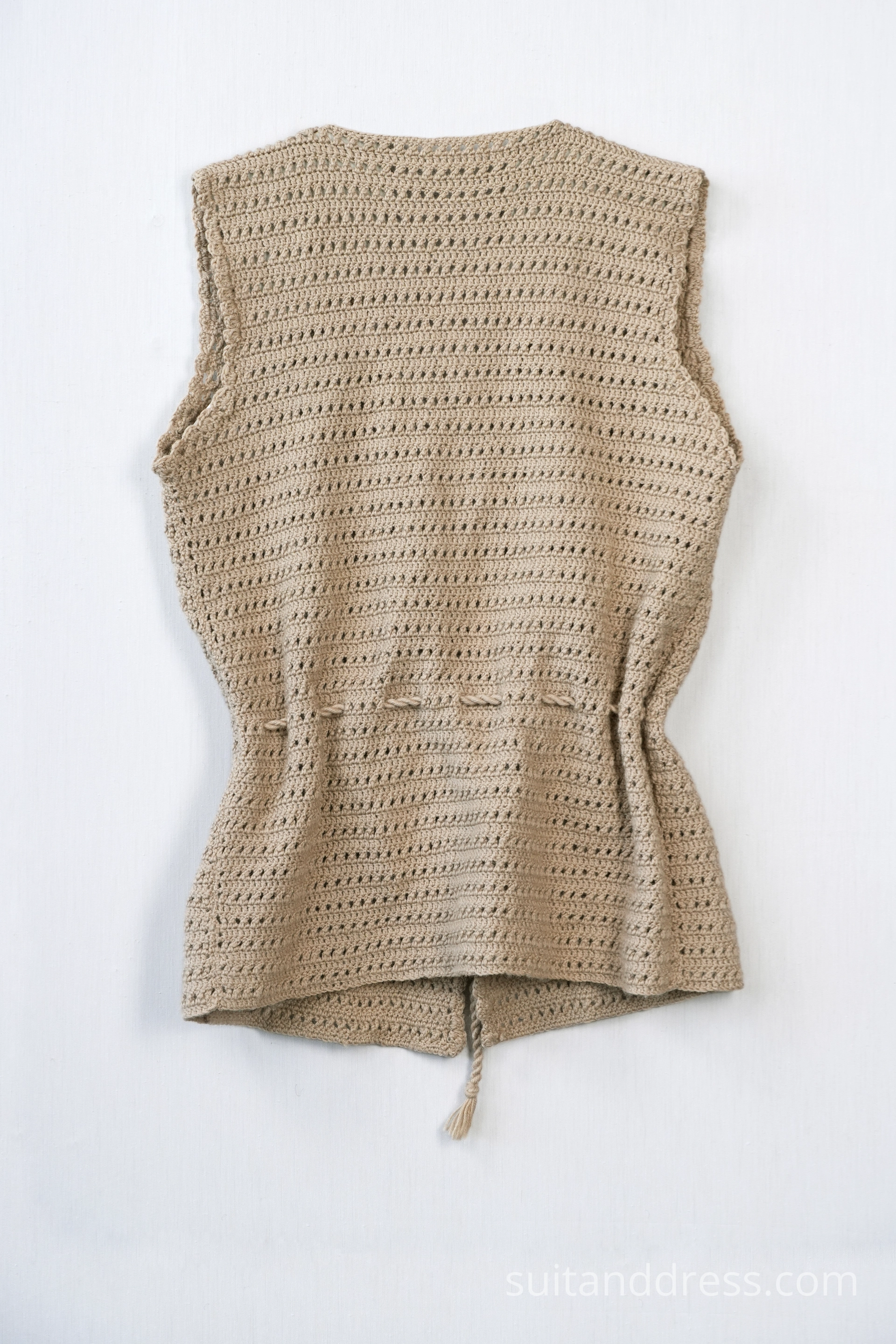 70to gadu mode sievietēm tamborēta veste vintage stils tērpu apģērbu noma Rīgā