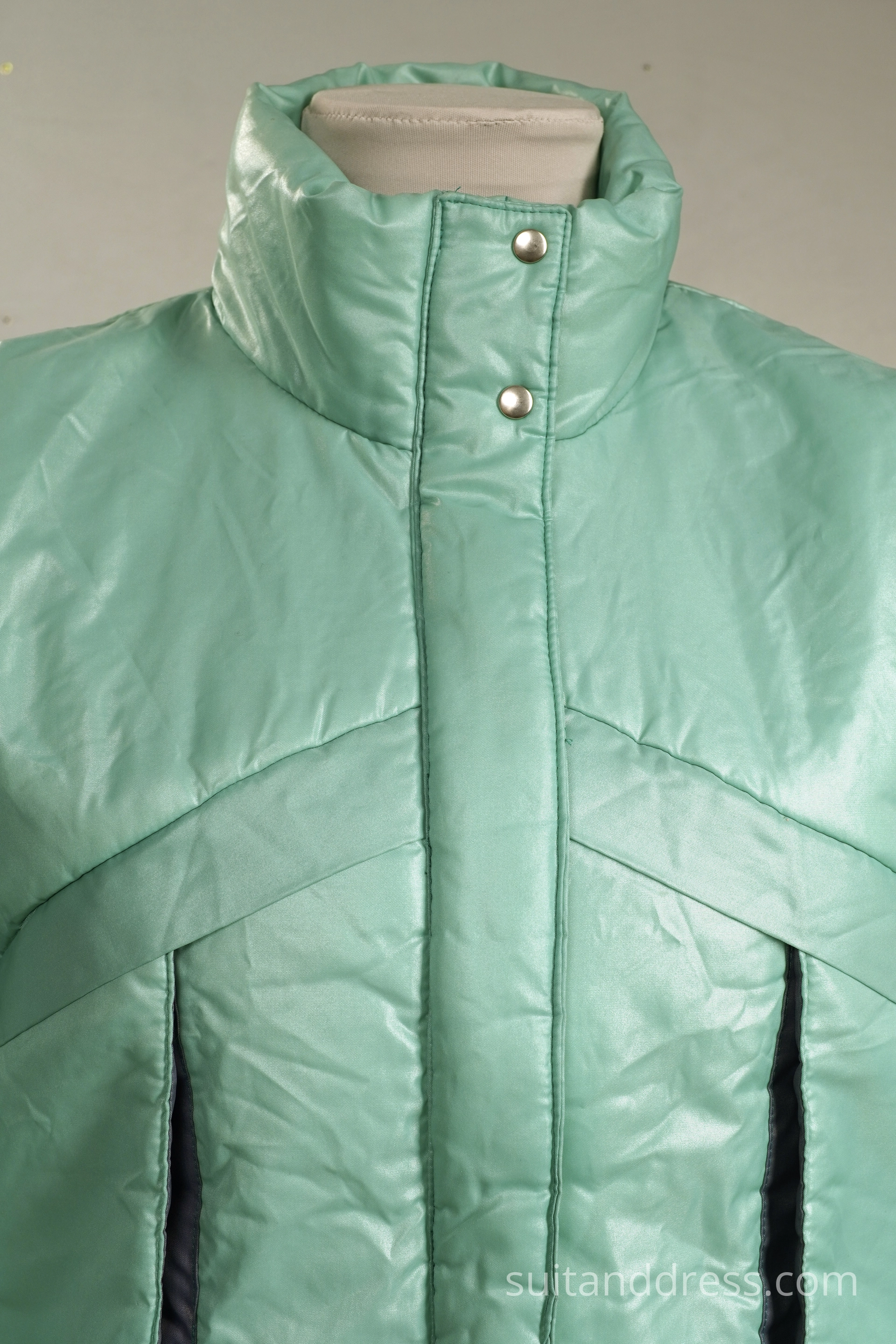 1980s woman puffer jacket for rent 