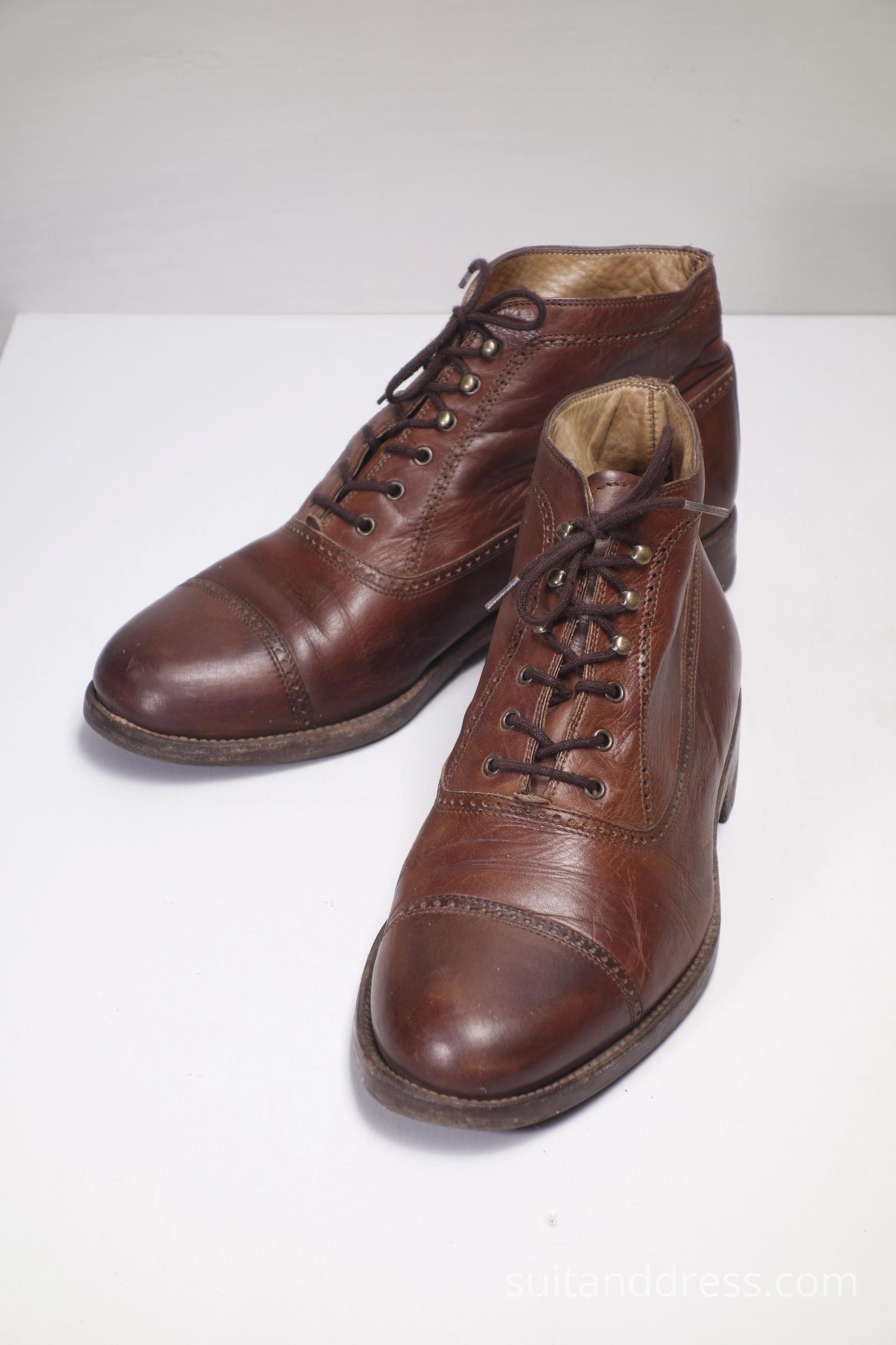 20. gs. sākuma vīriešu mode vintage stile zābaki kungam retro stils tērpu noma Rīgā