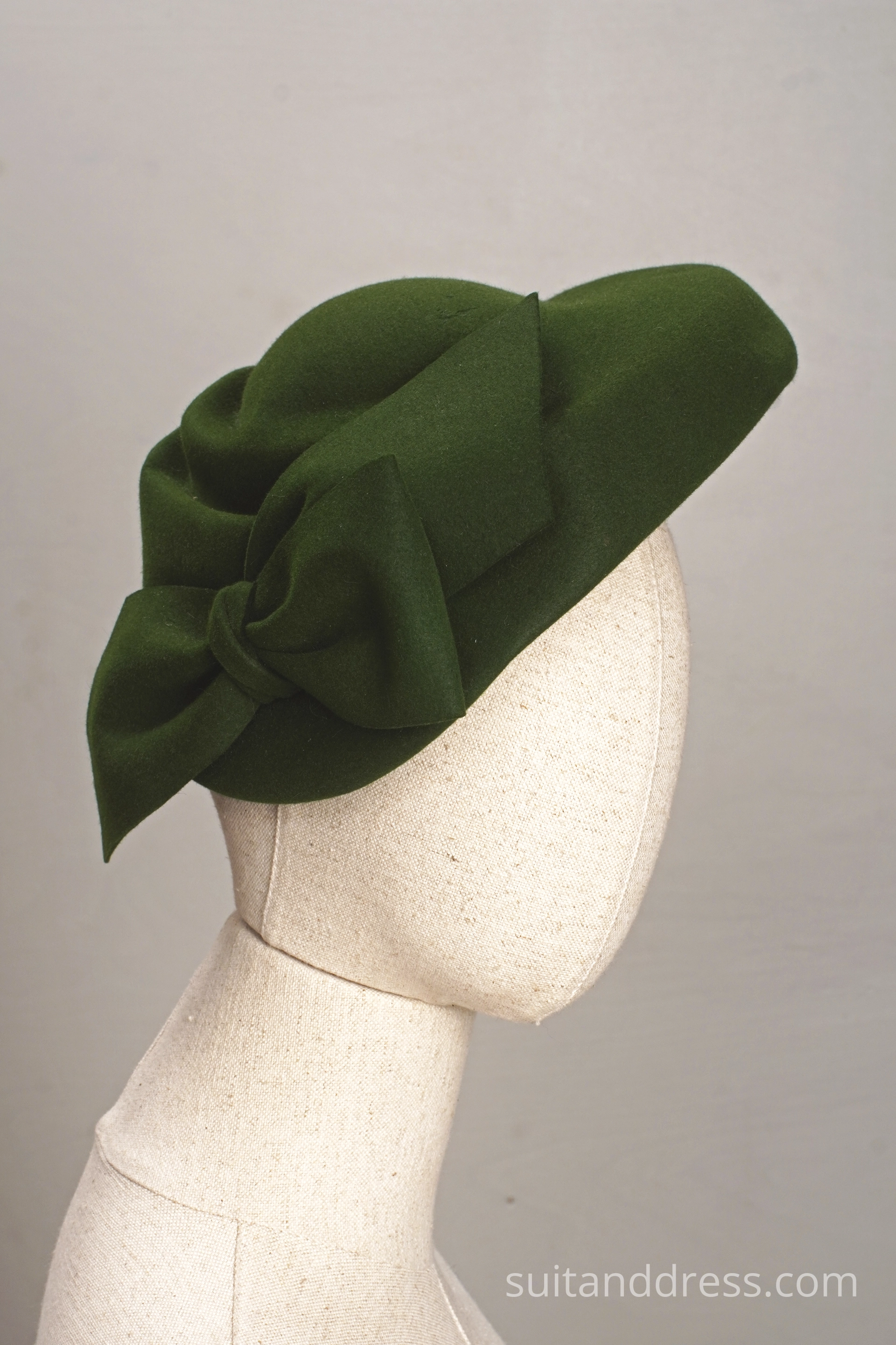 1940s sculptural felt art hat in moss green