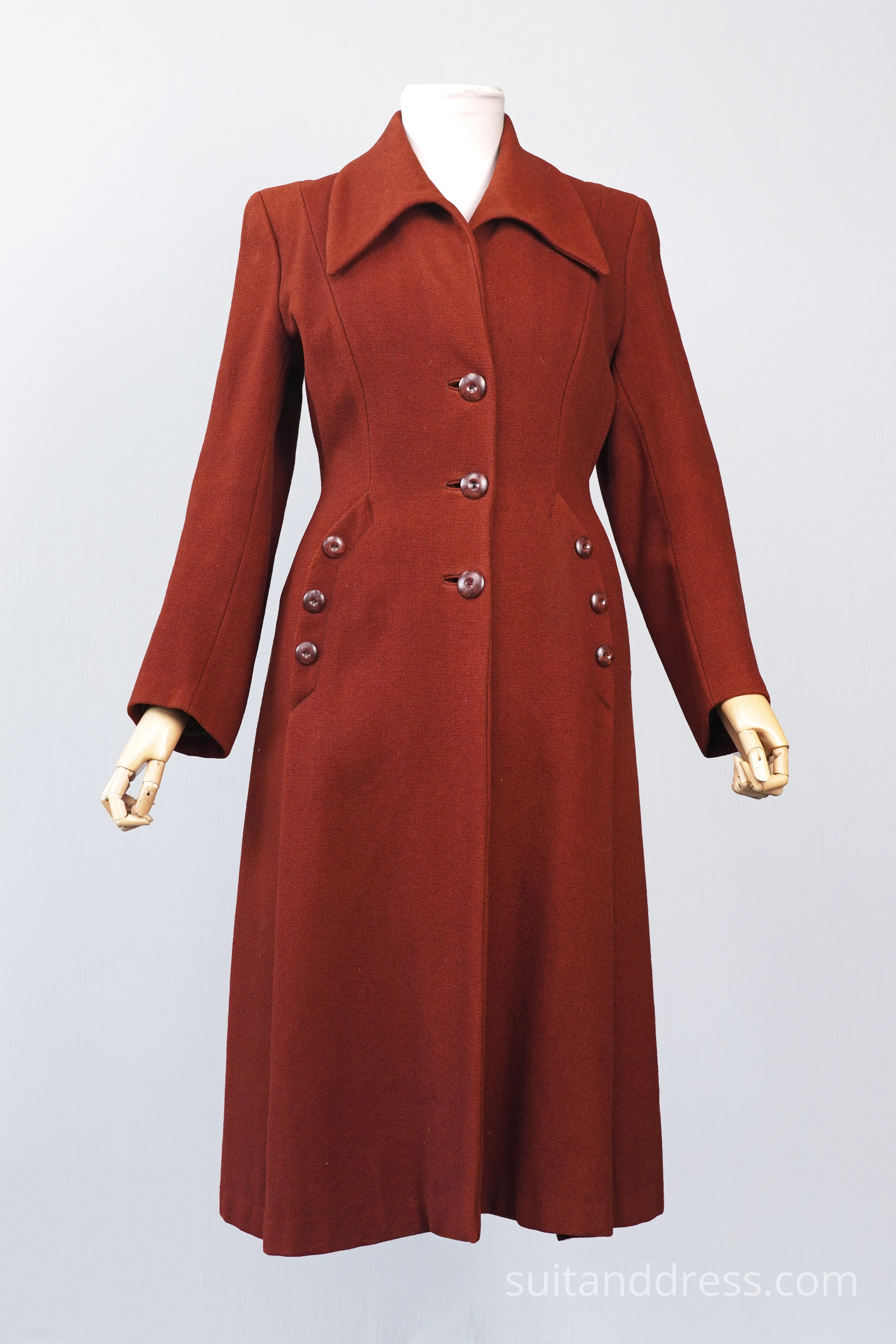 1940s fitted ladies coat in bright rust warderobe rental for films vintage costume rent in Riga Latvia