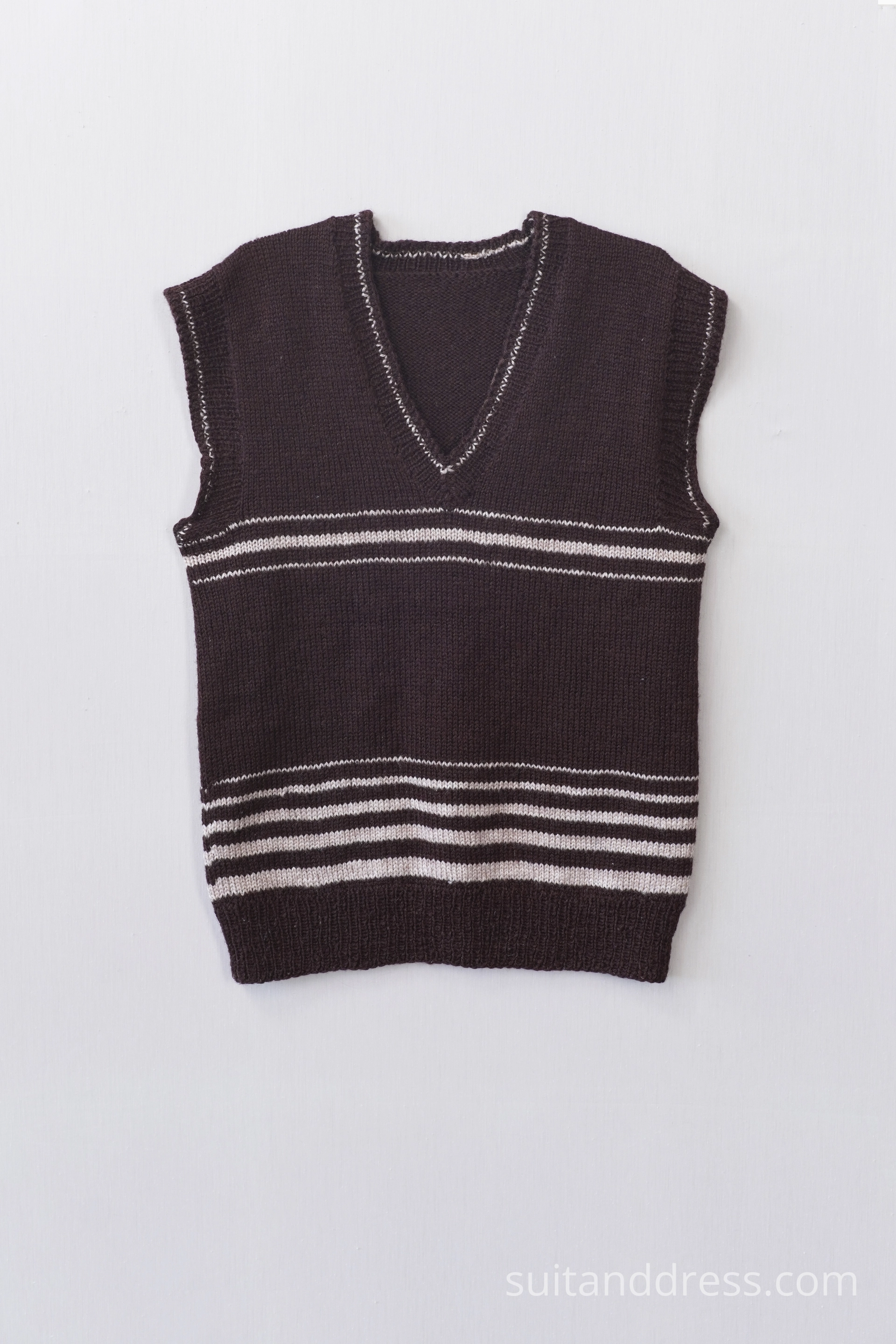 1960. 1970. gadu adīta vīriešu veste ar svītrām vintage tērpu noma retro stils Rīga