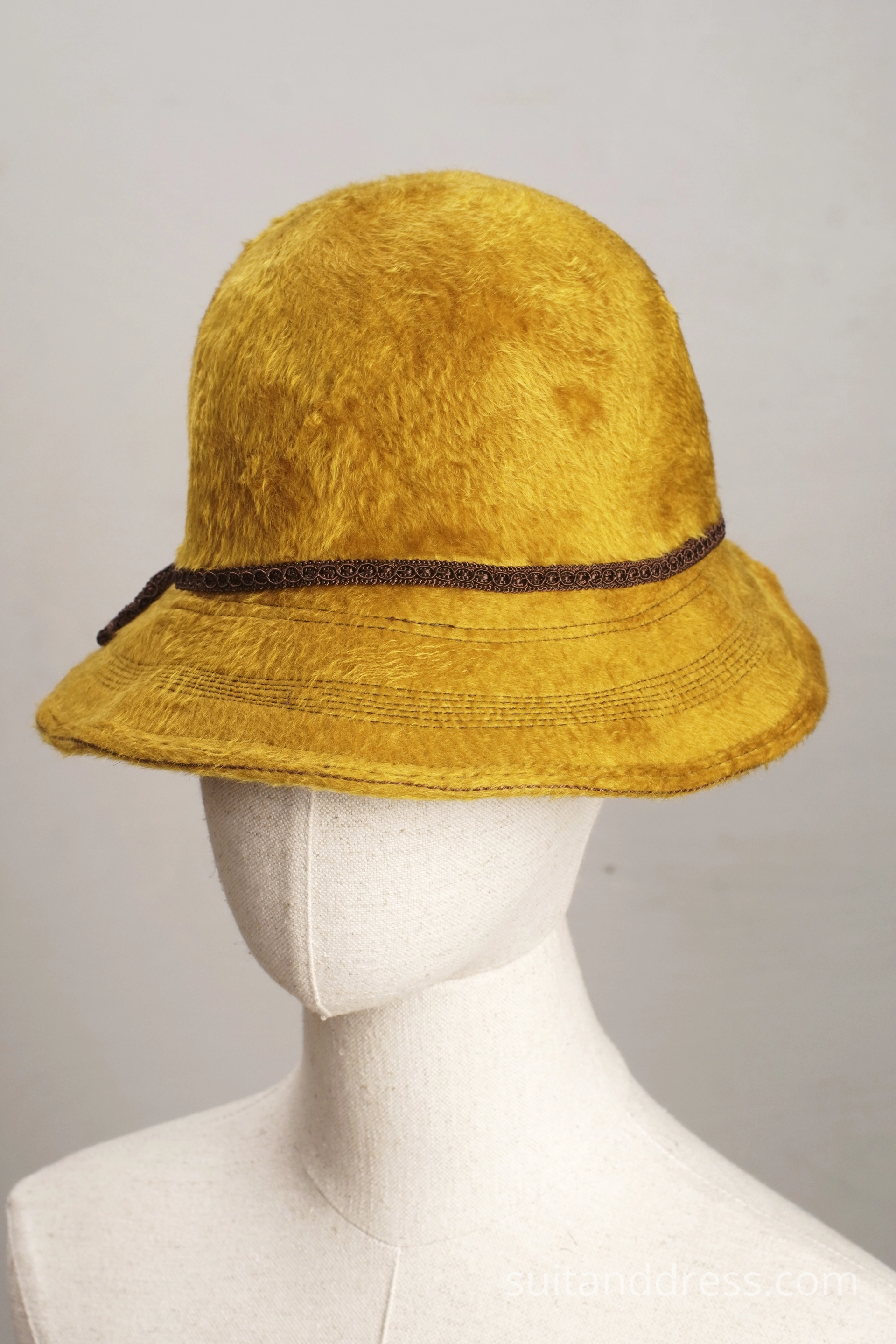Vintage 1960s ladies hat in golden mustard costume rent Riga