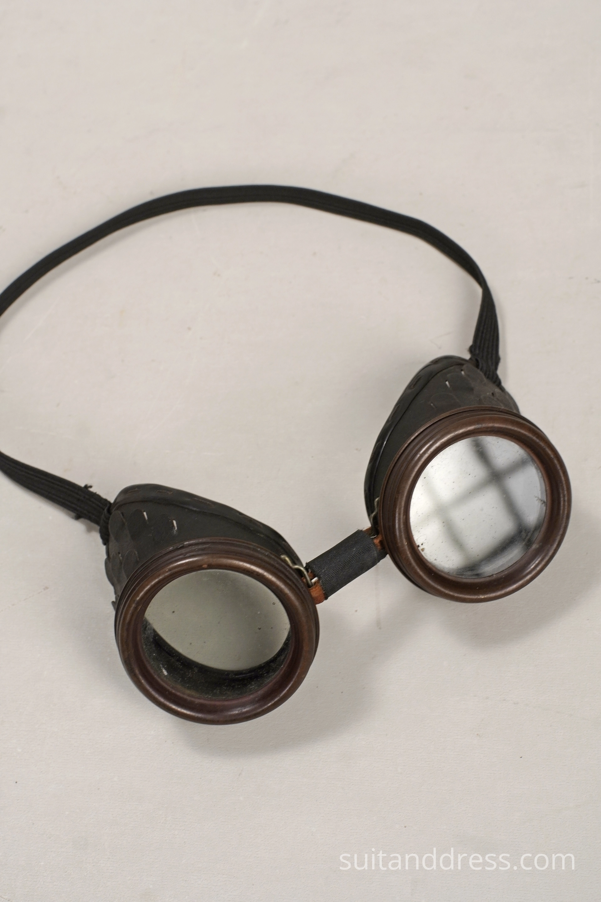 1940. gadu vinateg moto brilles tērpu noma retro stilā Rīgā