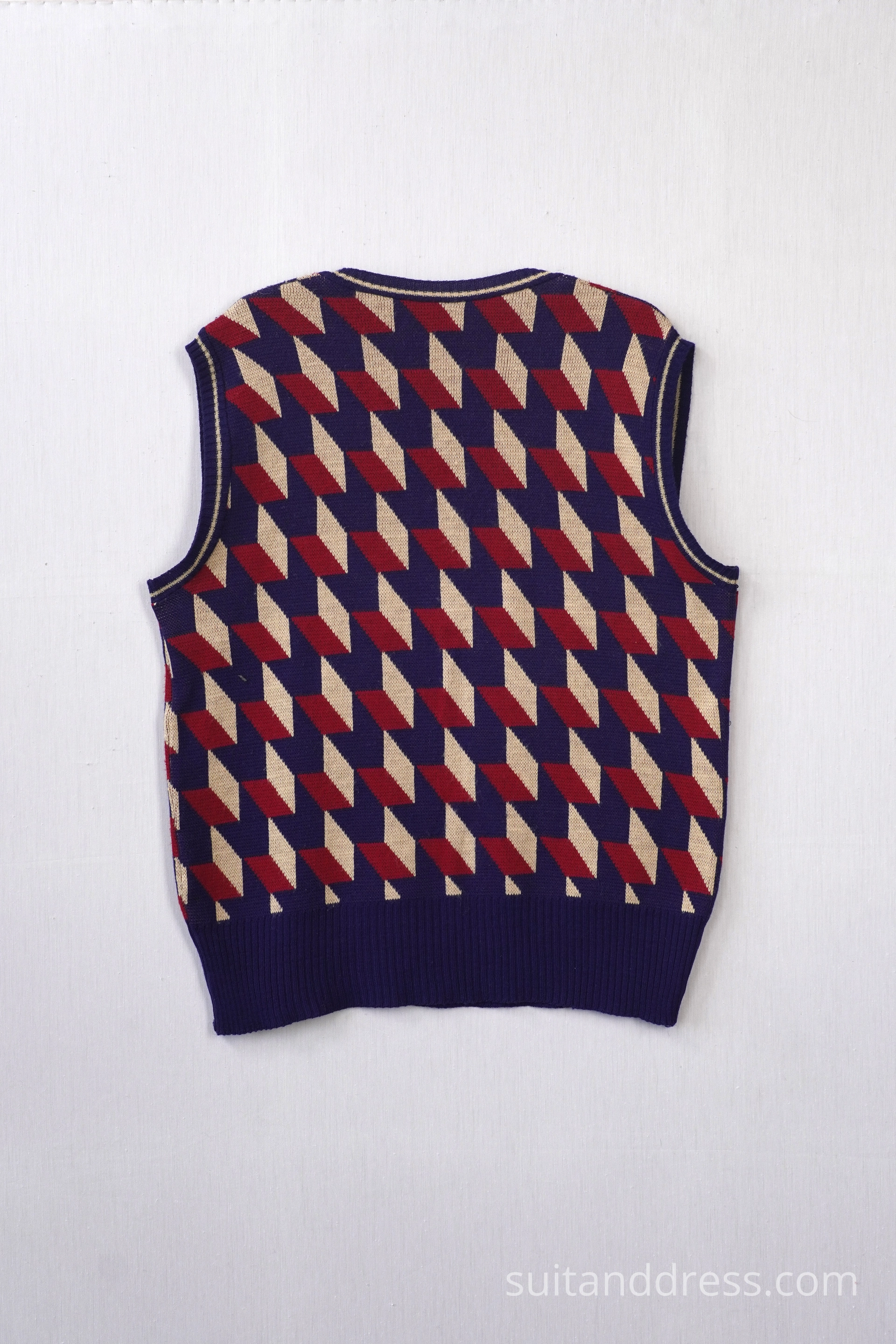 1970. gadu adīta veste ar ģeometrisku rakstu vintage retro kostīmu tērpu noma 70to mode