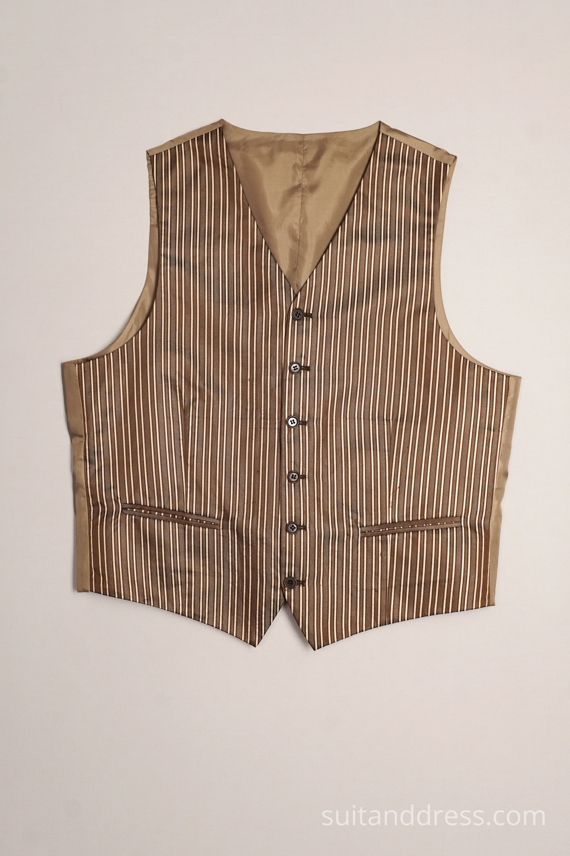 svītraina vinatge stile veste retro kungu mode vīriešu stils 20. gs. sākumā kostīmu noma Rīgā
