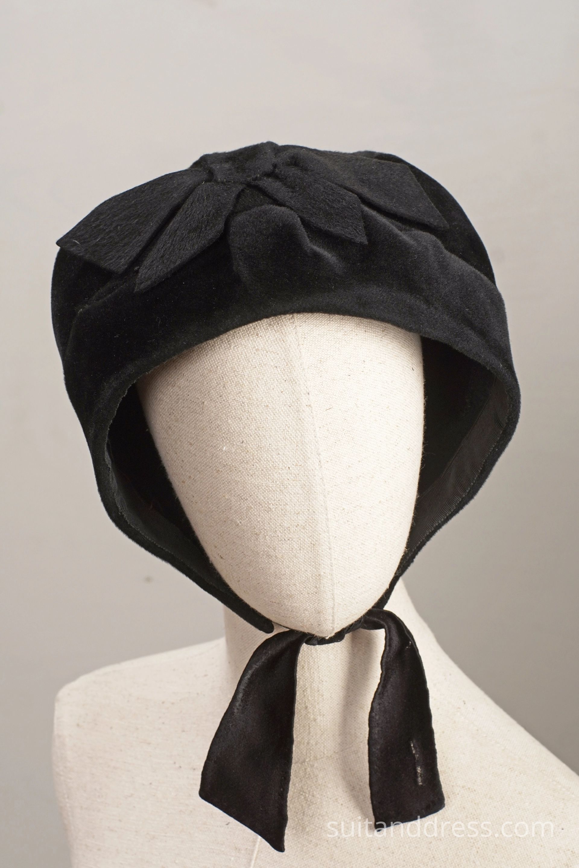 1900 Edwardian black velvet plush bonnet