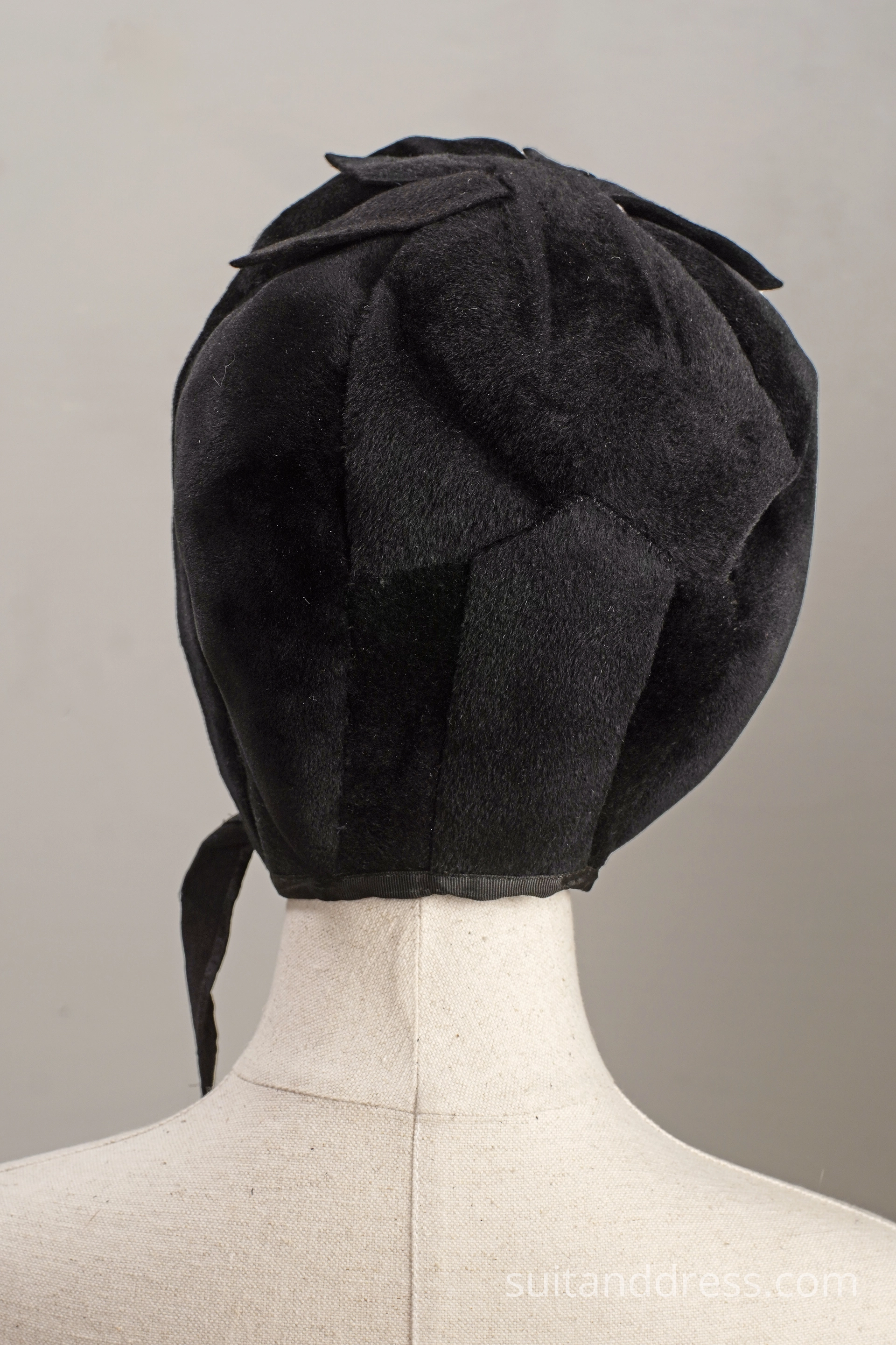 1900 Edwardian black velvet plush bonnet