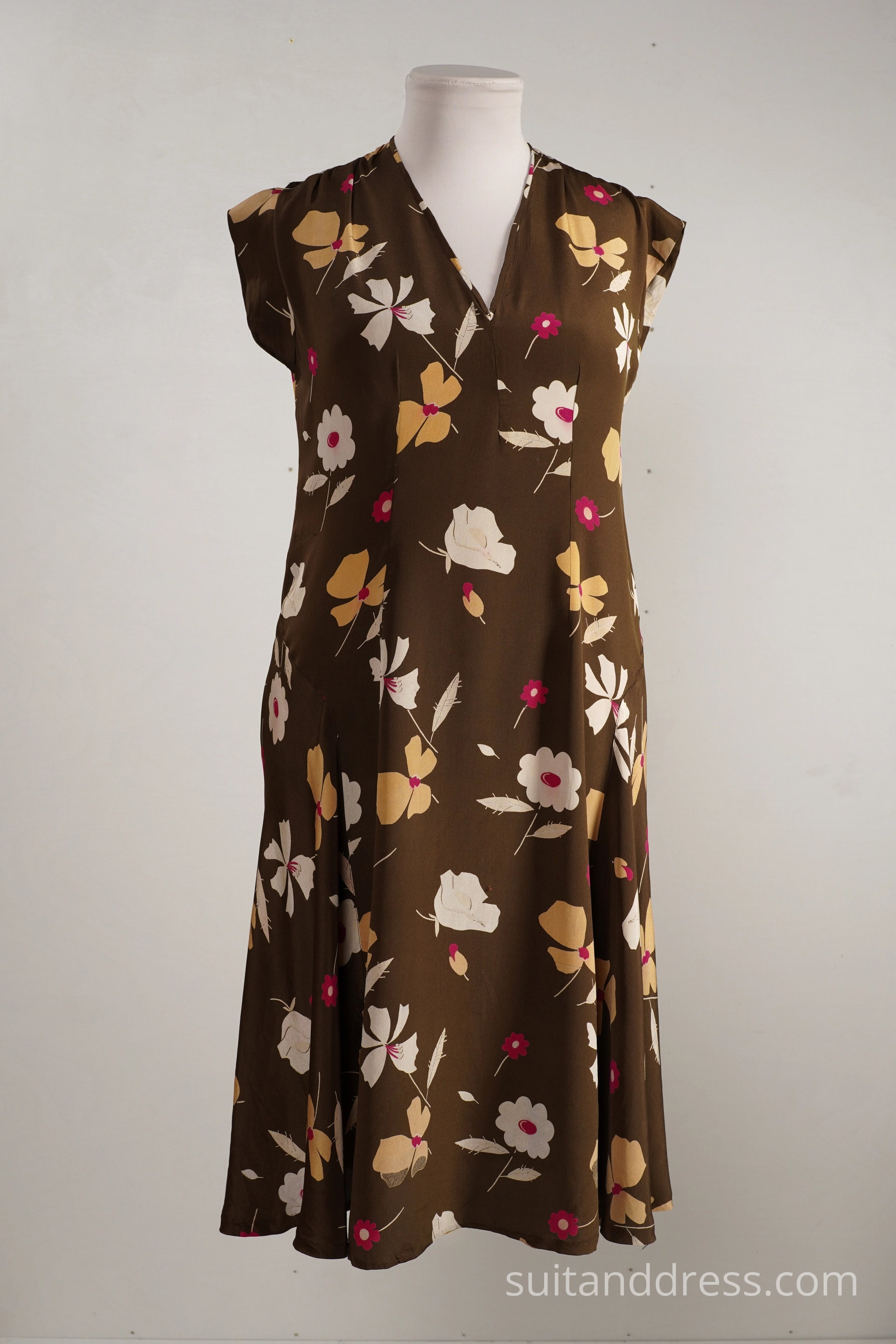 1930s vintage dress in floral print brown silk