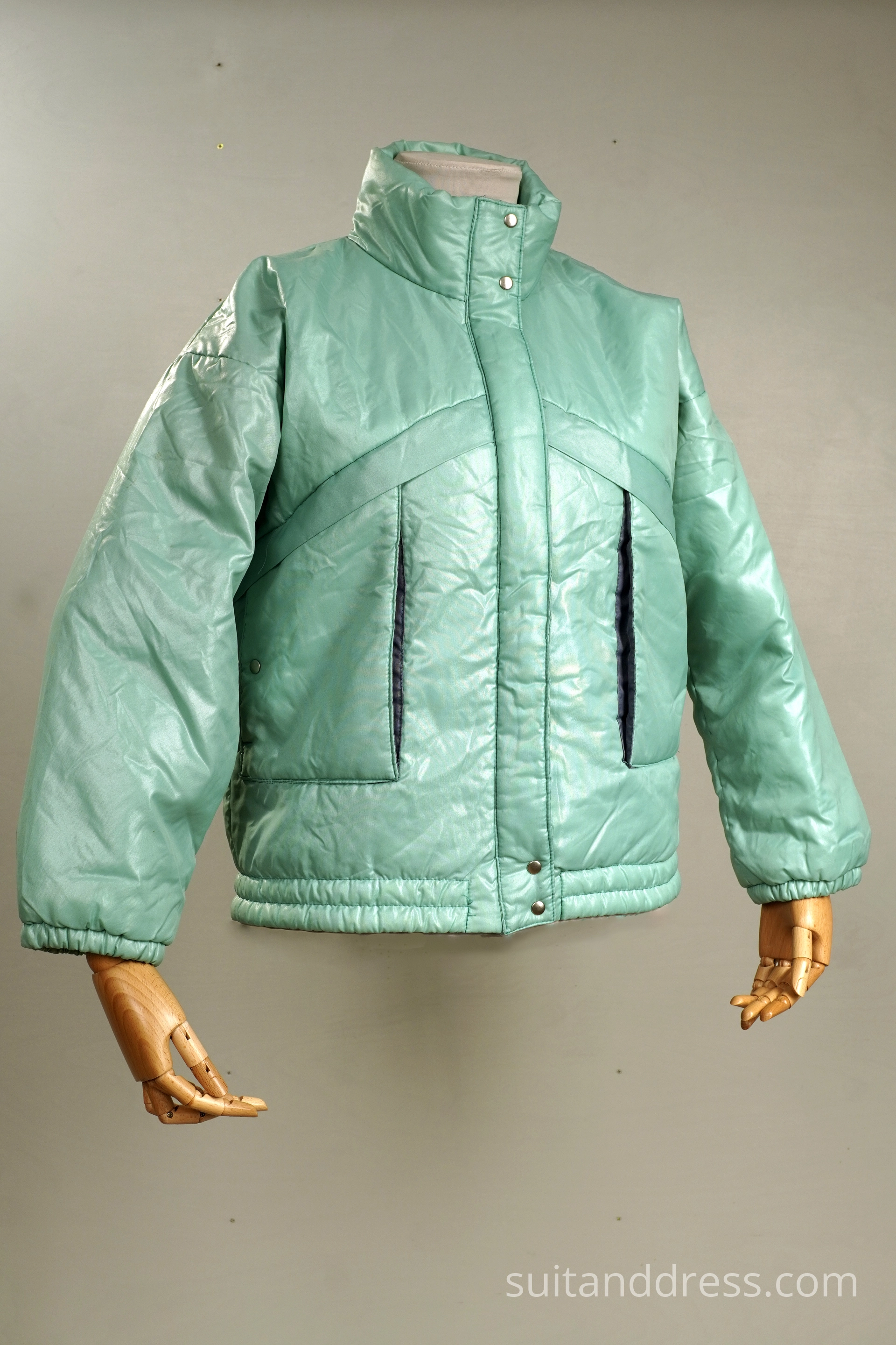 1980s woman puffer jacket for rent 