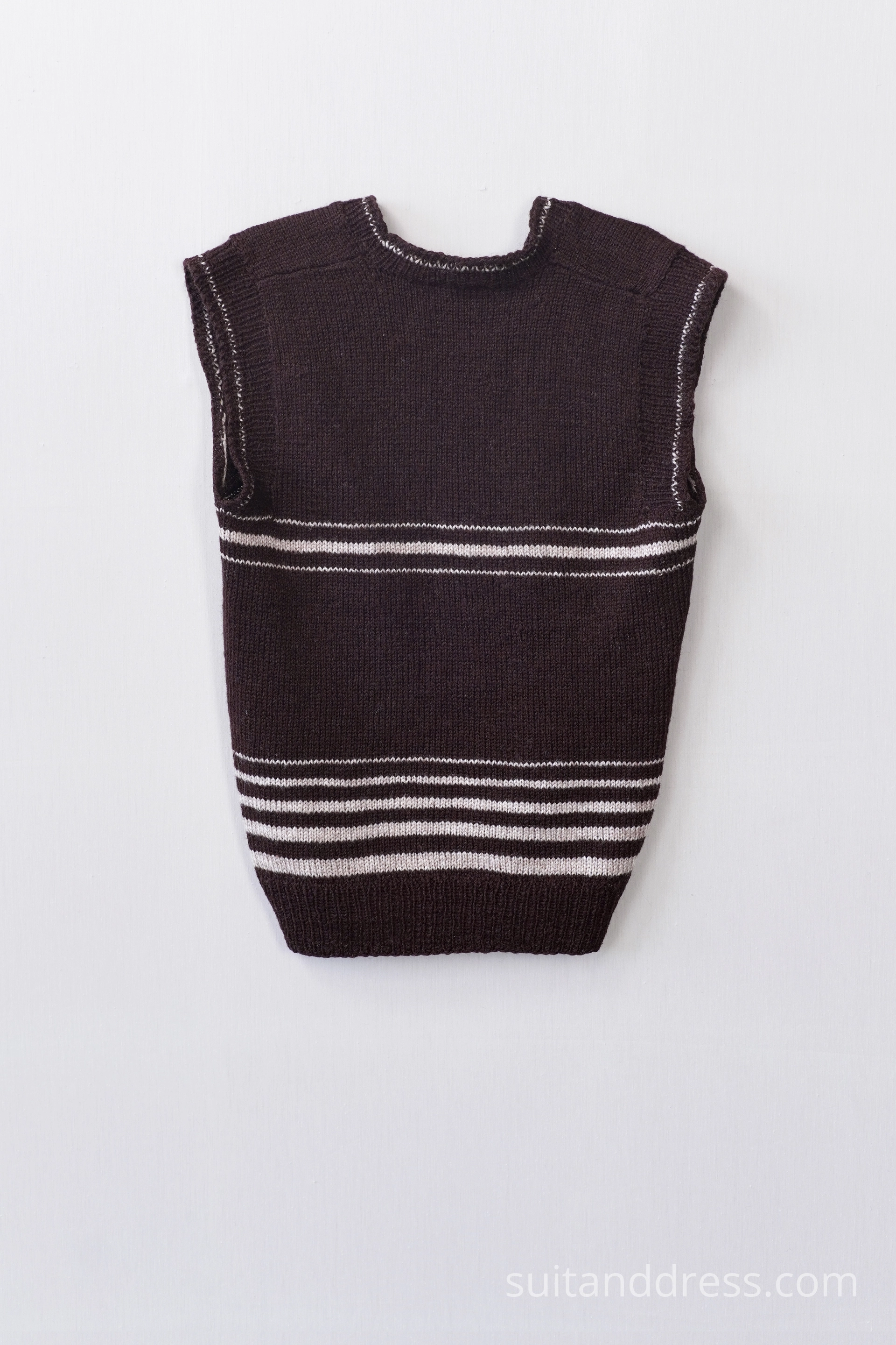 1960. 1970. gadu adīta vīriešu veste ar svītrām vintage tērpu noma retro stils Rīga