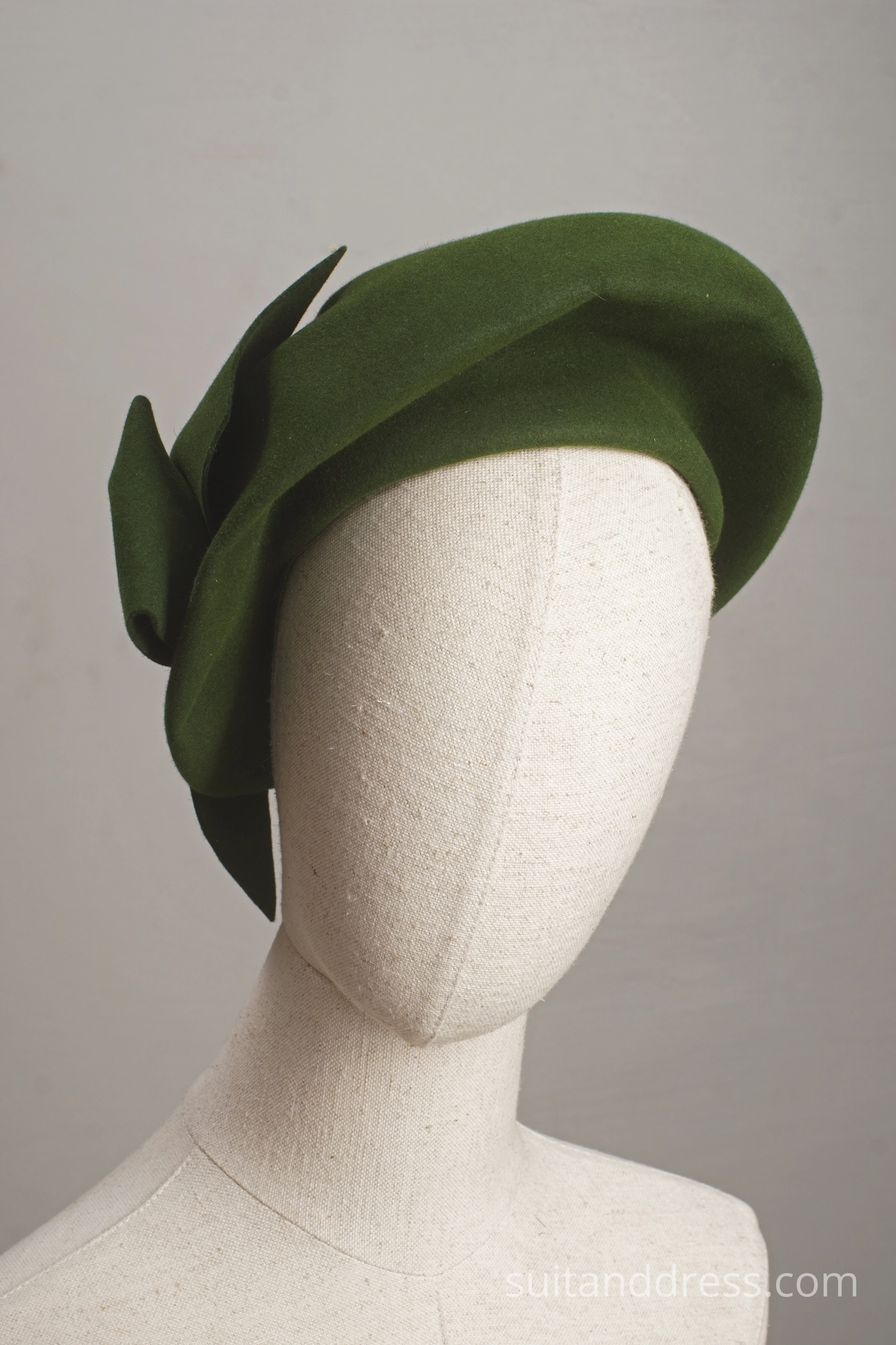 1940s sculptural felt art hat in moss green