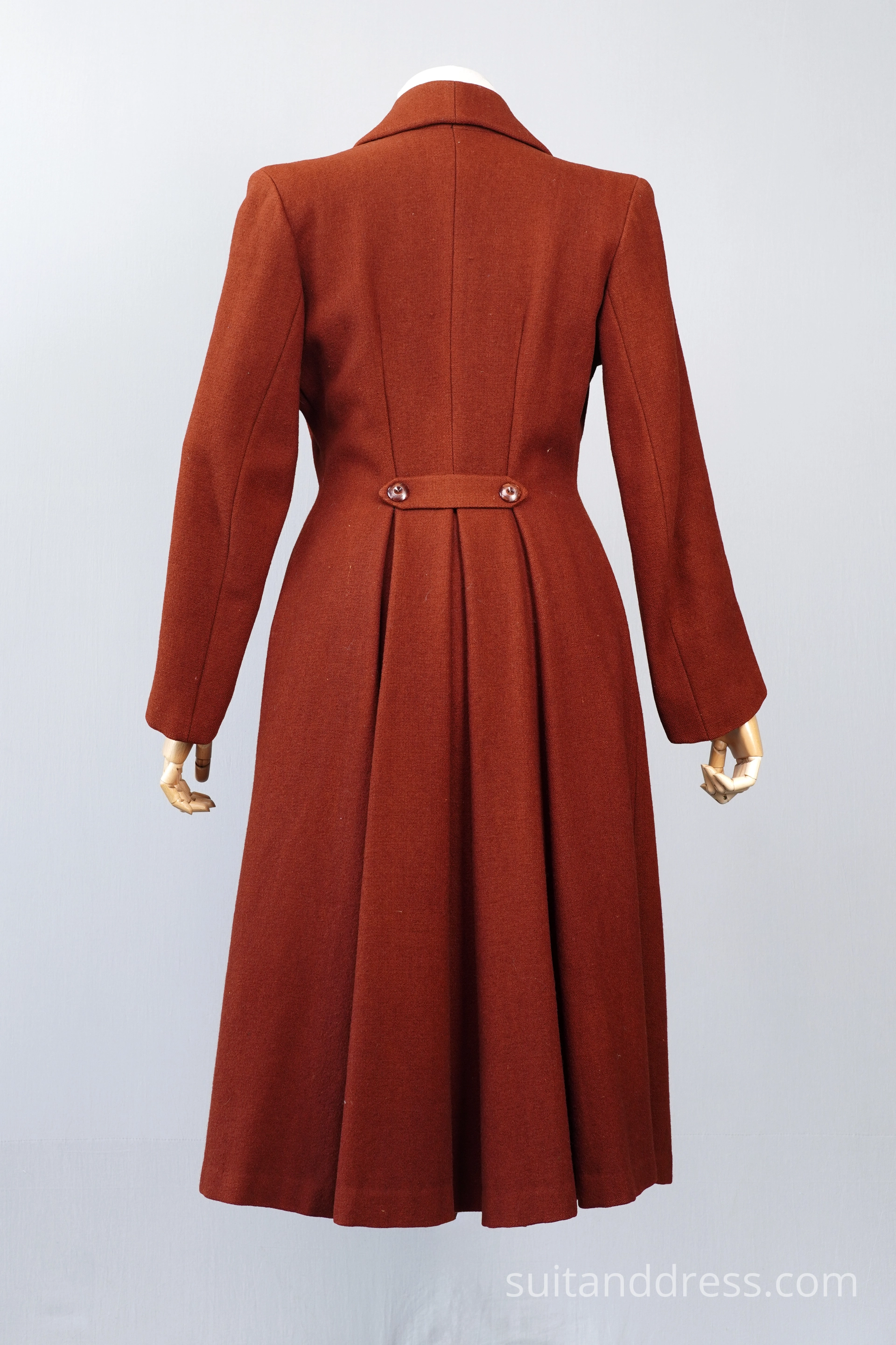 1940s fitted ladies coat in bright rust warderobe rental for films vintage costume rent in Riga Latvia