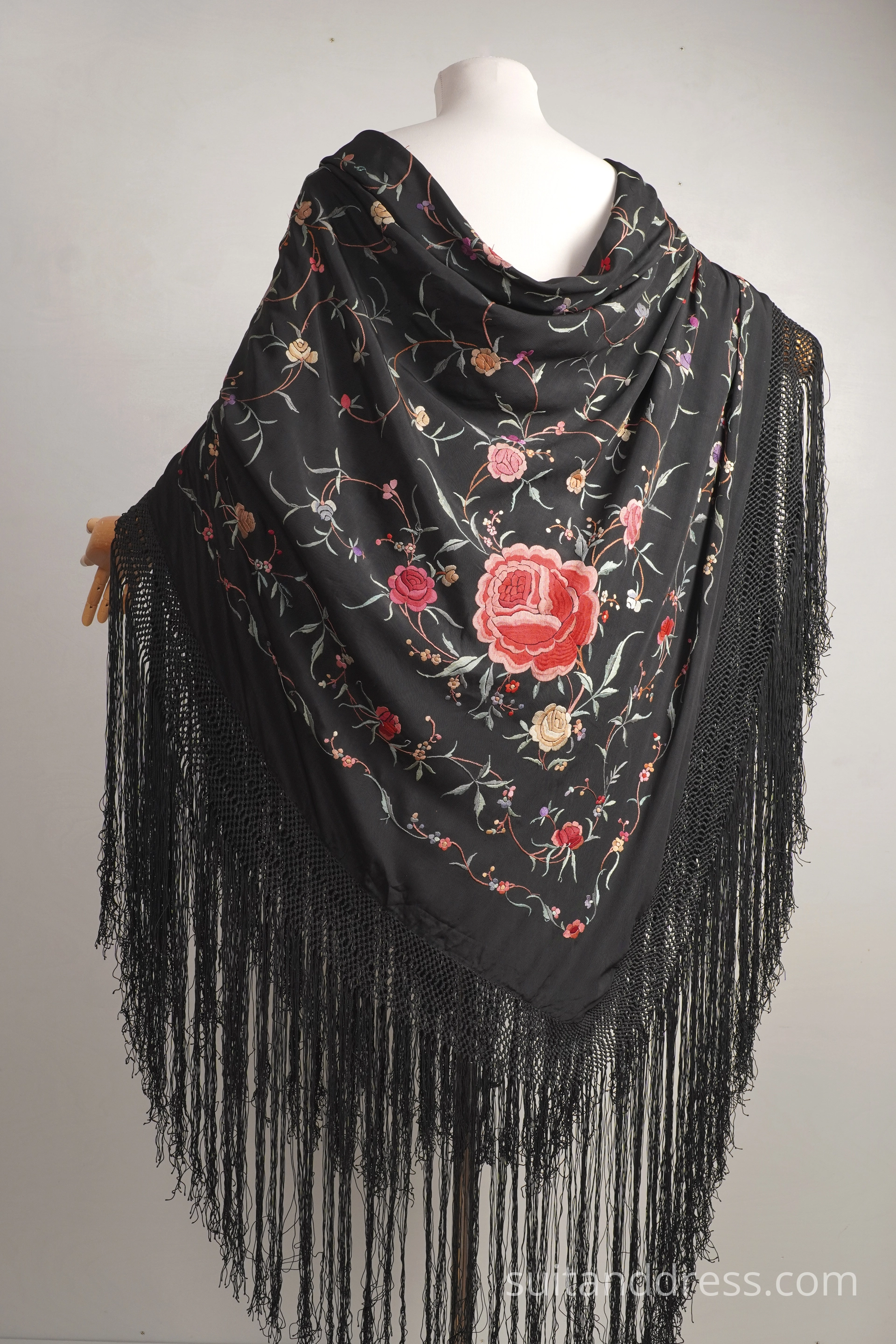 Embroidered Spanish scarf for rent 