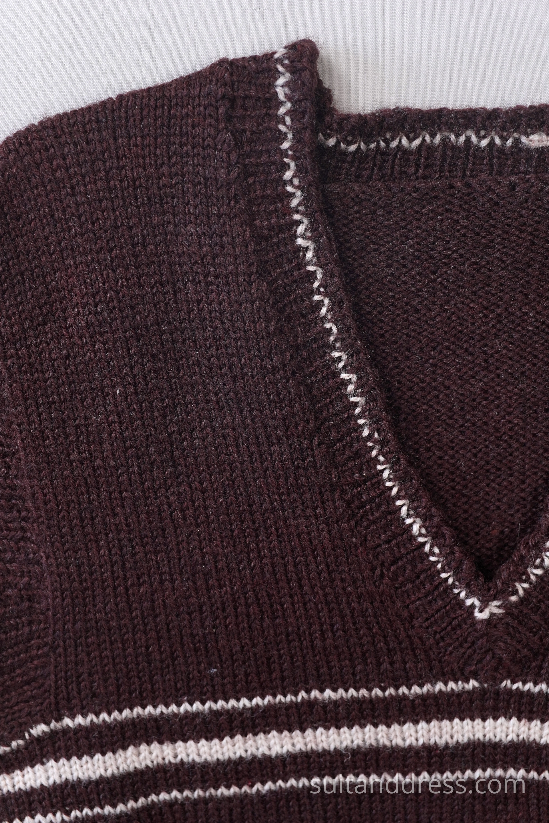 1960. 1970. gadu adīta vīriešu veste ar svītrām vintage tērpu noma retro stils Rīga